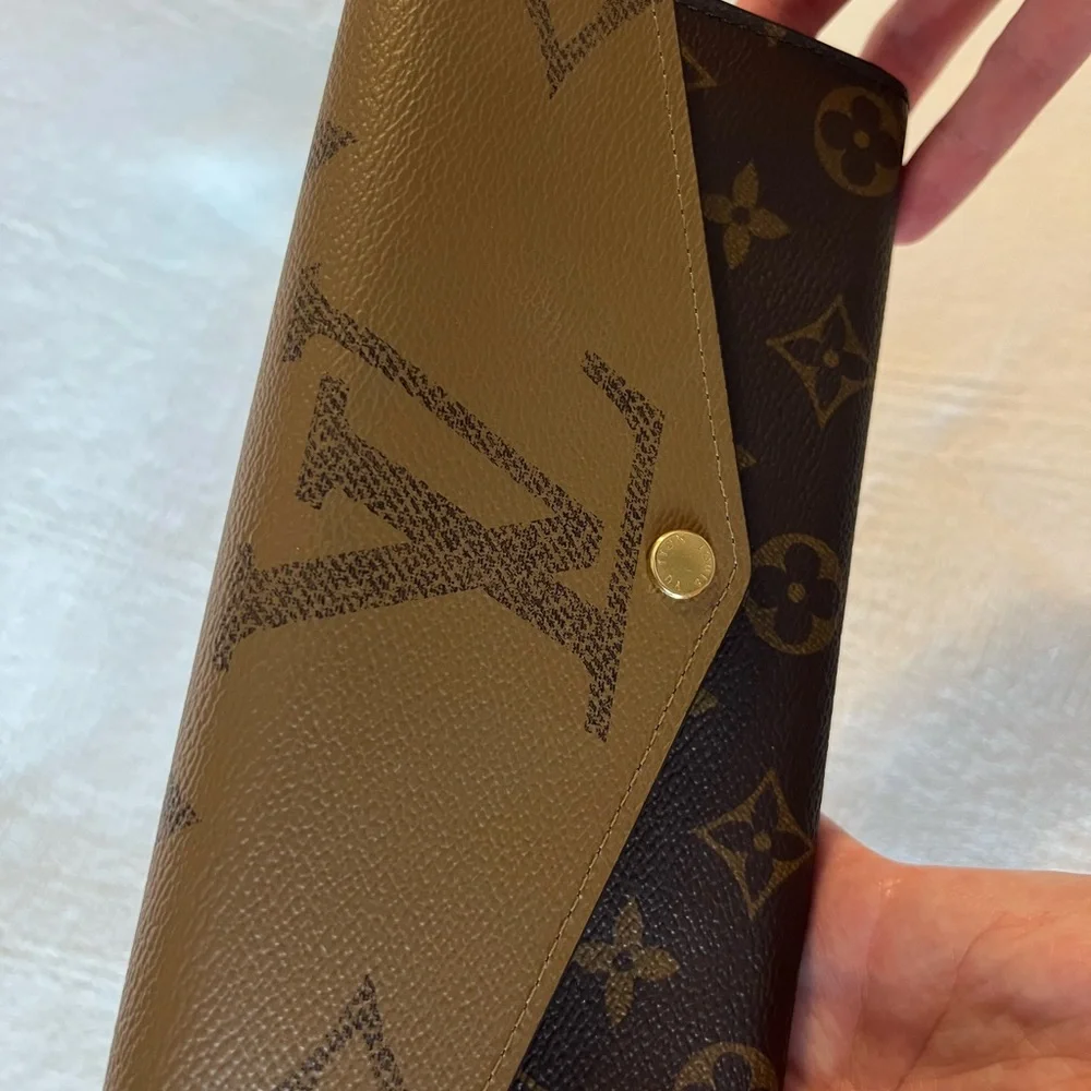 Louis Vuitton Monogram and Monogram Reverse Giant canvas wallet. Like new. - Picture 2 of 11